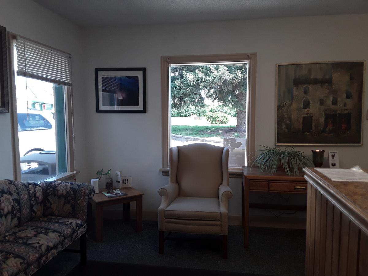 Eddy'S Motel Butte Exterior photo